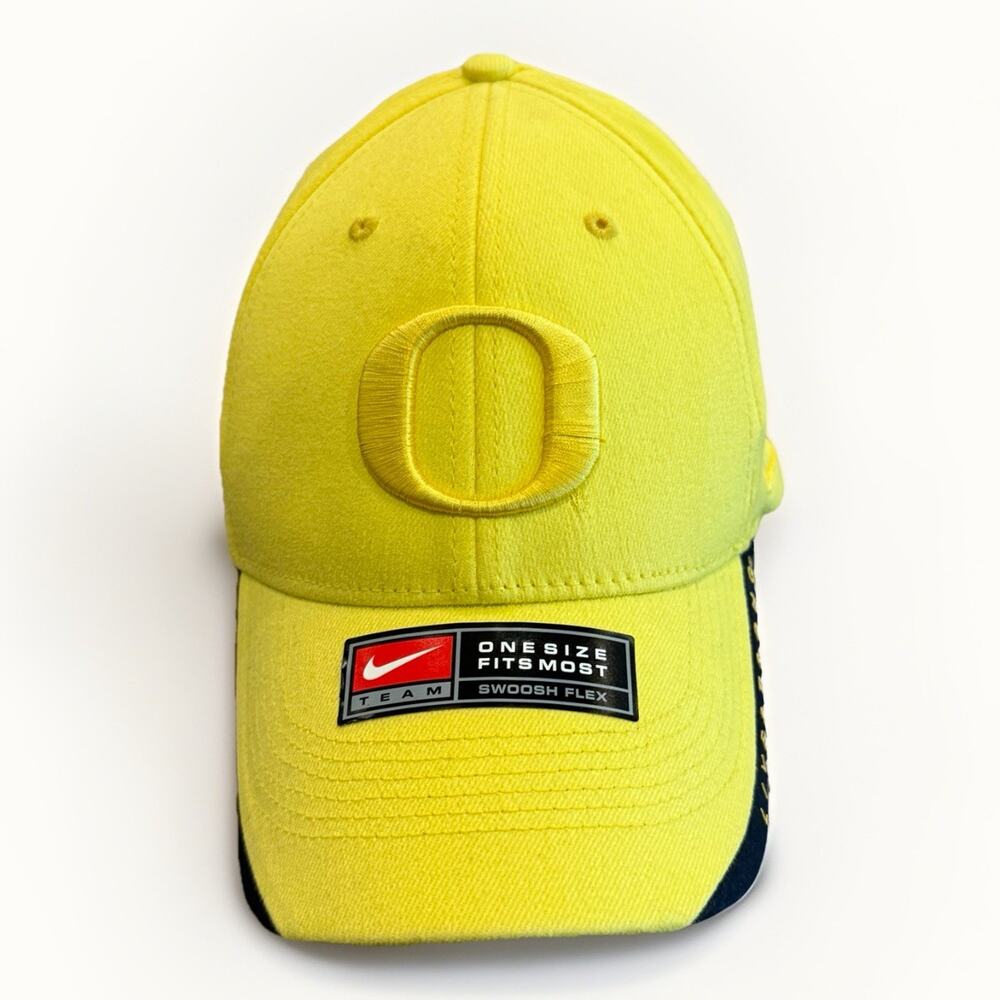 Vintage Nike Mens Yellow Oregon Ducks Livestrong Fitted Hat OSFM Cap NWOT New